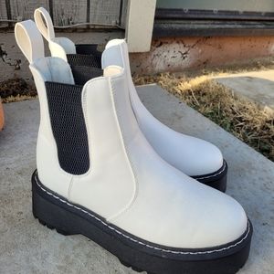 Forever 21 Size 7 White Boots